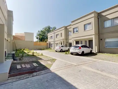 Casa duplex en venta Condominio La Mora
