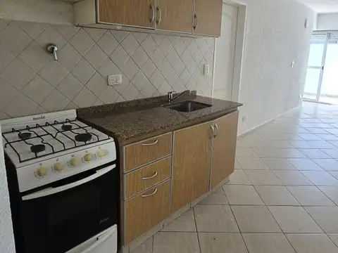 PH VENTA AMPLIO  MONOAMBIENTE ,CON PATIO ,SIN EXPENSAS. CASEROS