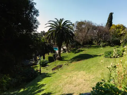 Casa en Venta con 5 cocheras