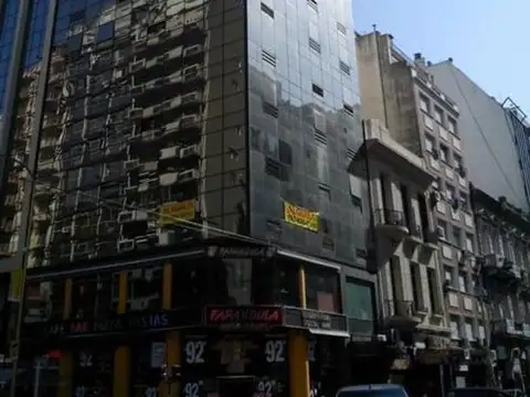 MONTEVIDEO Y ESQUINA CORRIENTES