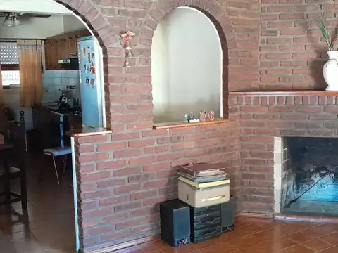Casa 5 ambientes con 1 baño