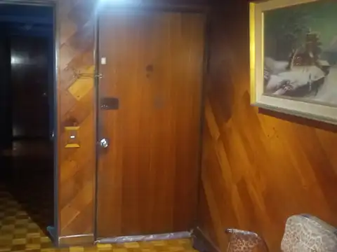 EXCELENTE DEPARTAMENTO DE 3 AMBIENTES CON DEPENDENCIA DE SERVICIO Y COCHERA