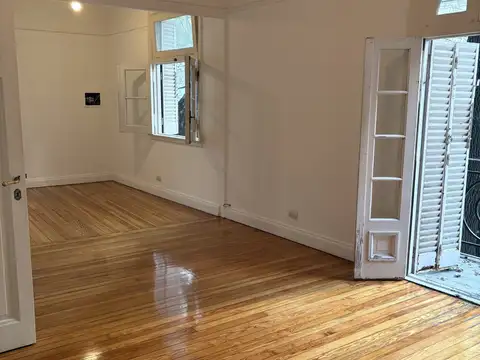 Oficina 6 ambientes con 2 baños