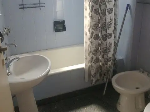 Departamento en Alquiler en Parque Chacabuco, $ 550.000