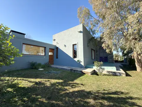 Casa 5 ambientes con 3 baños