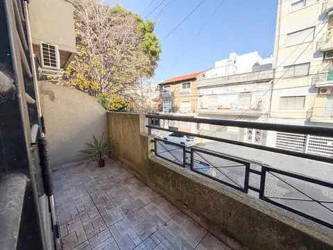 Venta de PH 3 ambientes al frente con parrilla