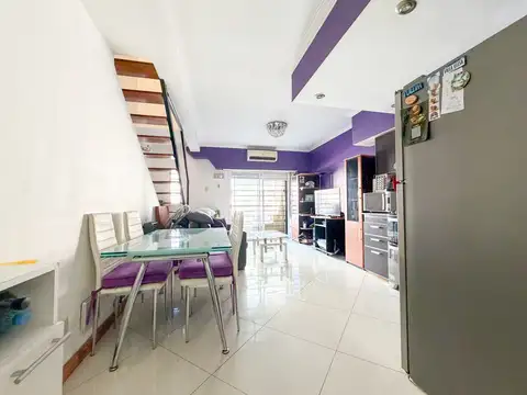 Venta de PH 3 ambientes al frente con parrilla