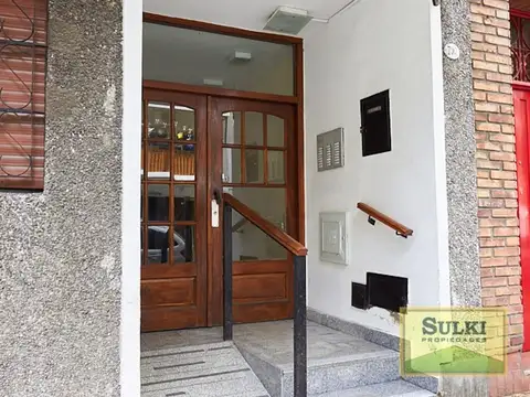 2 AMBIENTES POR ESCALERA
