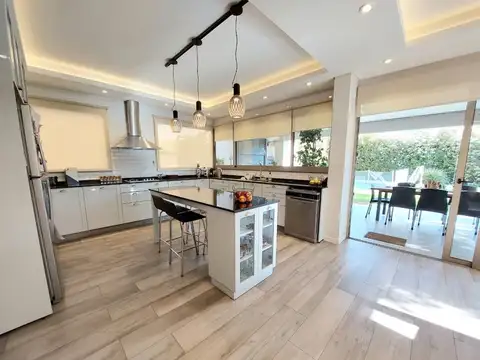 CASA a la venta en el EXCLUSIVO BARRIO LOS TEROS