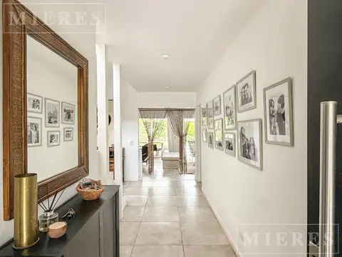 Casa 5 ambientes con 2 baños