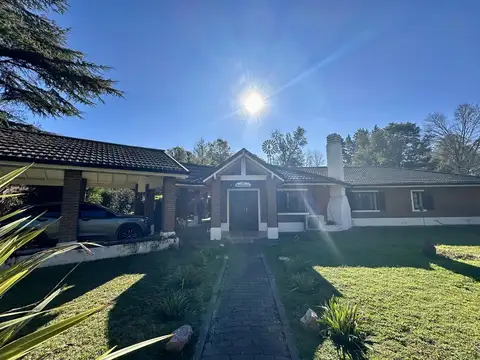 Casa en Venta con 2 cocheras