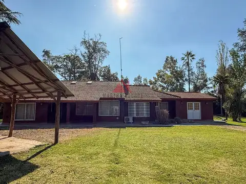 Casa 5 ambientes con 4 baños