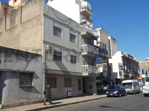 OPORTUNIDAD  VENDE URGENTE  CASA EN EL CENTRO
