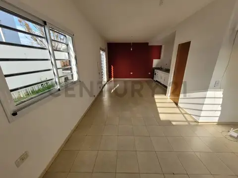 Duplex de 2 Dormitorios con Cochera en Venta en Ringuelet