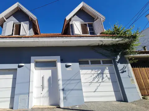 VENTA CASA 4 AMB CON JARDIN Y GARAGE DOBLE EN QUILMES