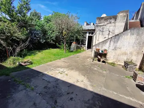 Casa  de 3 ambientes en venta en Moron Sur. APTO CREDITO