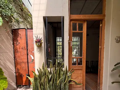Casa remodelada 4 ambientes con 2 patios en venta en Barracas