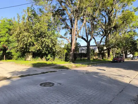 Casa 7 ambientes con 2 baños