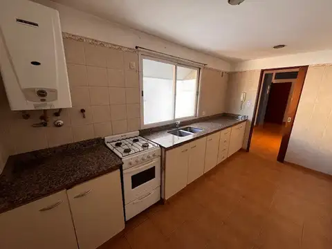 Caseros 2400, Piso 7