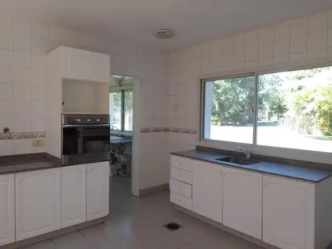 Casa 4 ambientes con 3 baños