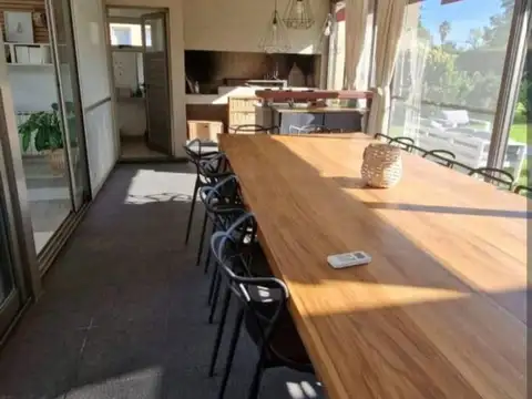 Casa en Alquiler Temporal con 2 cocheras