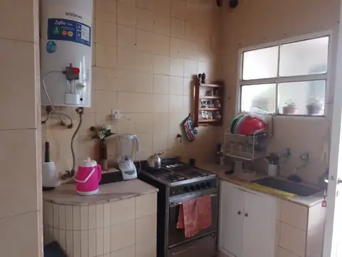 Casa 7 ambientes con 2 baños