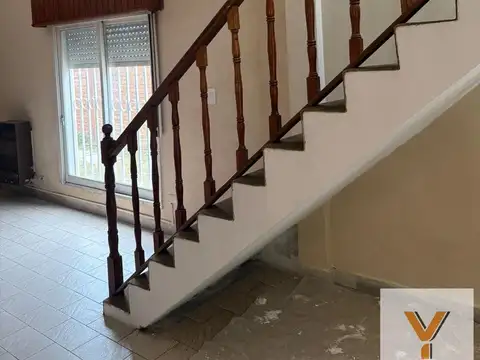 Casa en venta - 3 Dormitorios 2 Baños - Isidro Casanova