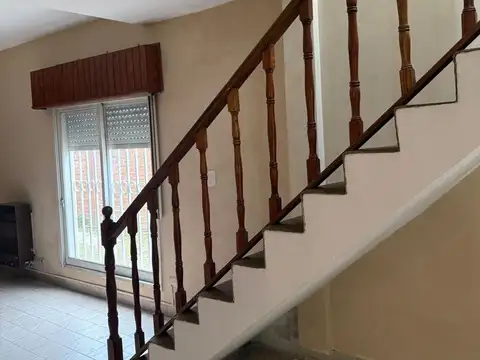 Casa en venta - 3 Dormitorios 2 Baños - Isidro Casanova