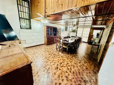 Casa en Venta con 3 cocheras
