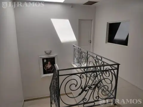 Oficina Monoambiente con 4 baños