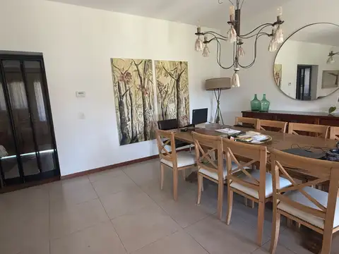 Casa 7 ambientes con 4 baños