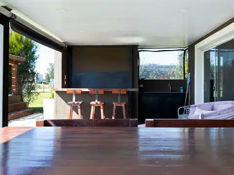 CASA 5 AMBIENTES EN VENTA EN CANNING A LA LAGUNA