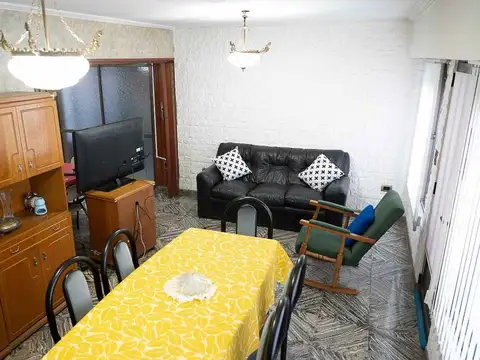 Casa 6 ambientes con 2 baños