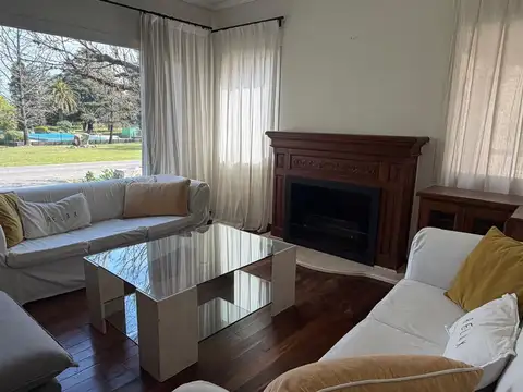 Casa en Alquiler con 1 cochera