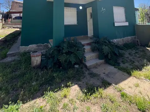 Casa 5 ambientes con 1 baño