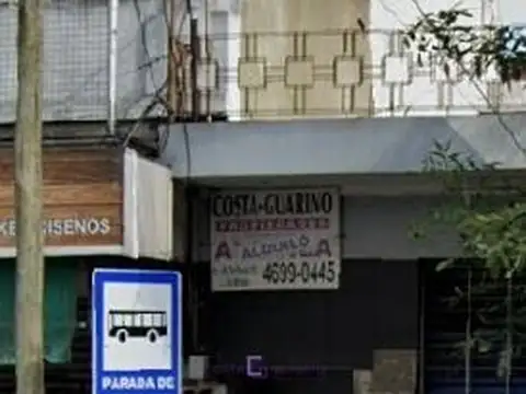 Monoambiente por pasillo ubicado en Avenida Juan Manuel de Rosas