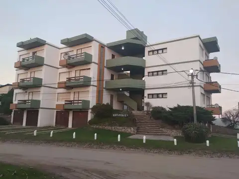 Depto. en venta con cochera individual