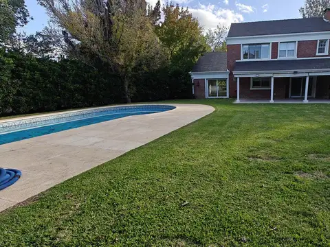 Casa 6 ambientes con 3 baños