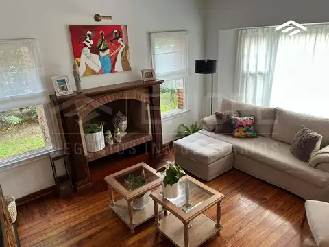 Casa en Venta con 2 cocheras