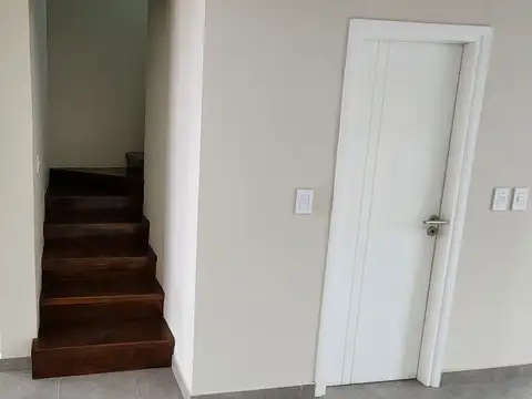 Depto Tipo Casa en Venta con 1 cocheras
