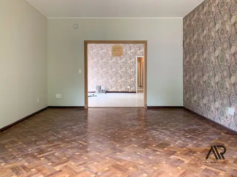 Casa en Alquiler con 2 cocheras