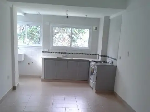 AMPLIO Y LUMINOSO DPTO DE UN DORMITORIO, CÉNTRICO, CERCANO A FACULTADES Y TERMINALES