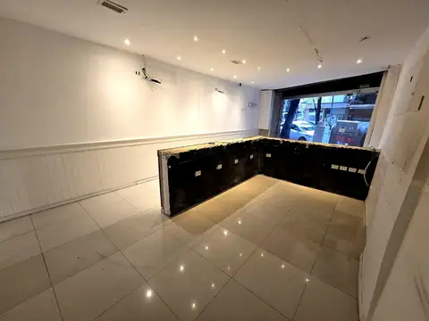 ALQUILER LOCAL 110m2 - 4m DE VIDRIERA - LÍMITE PALERMO - BELGRANO.
