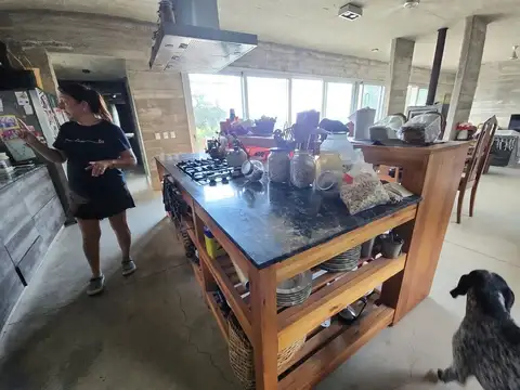 Casa 7 ambientes con 4 baños