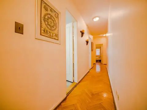 VENTA 5 amb amplios y luminosos AL FTE, balcón, 2 baños comp, COCHERA FIJA, exc ubicacion