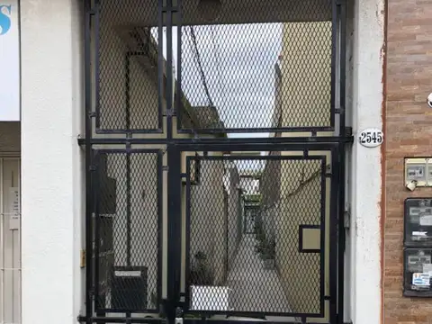 PH PLANTA BAJA - 2 AMBIENTES - CON PATIO LAVADERO