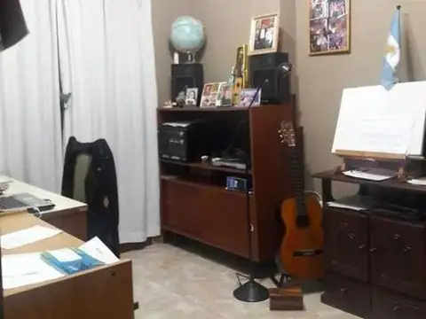 VENTA - CHALET DE 6 AMBIENTES - ISIDRO CASANOVA