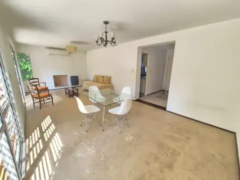 Casa en Alquiler con 1 cochera