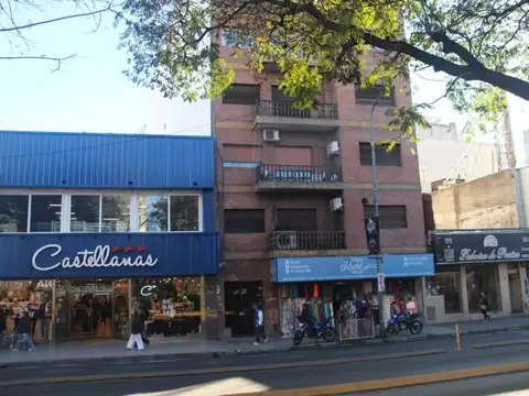 EXCLUSIVO DÚPLEX DE 200 M² CON 2 COCHERAS A LA VUELTA