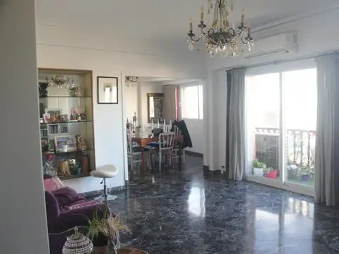 Exclusivo Duplex de 200 M² con 2 Cocheras – Amplitud, Comodidad y Privacidad en 2 plantas